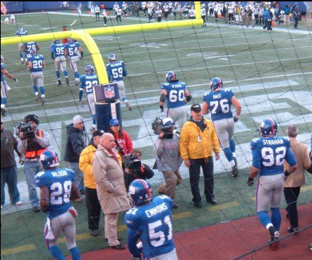 Photo credit Danielle McCartan (@CoachMcCartan) Chris Snee (#76) heads out to the field for pregame warmups. Photo taken 12/25/06.